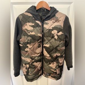 Camo and grey puffer/sweatshirt jacket